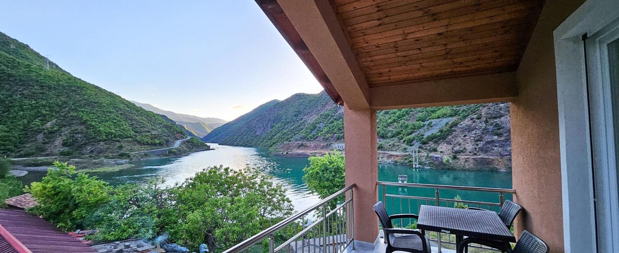 Koman_Lakeview_Apartments Shkoder Luaran gambar