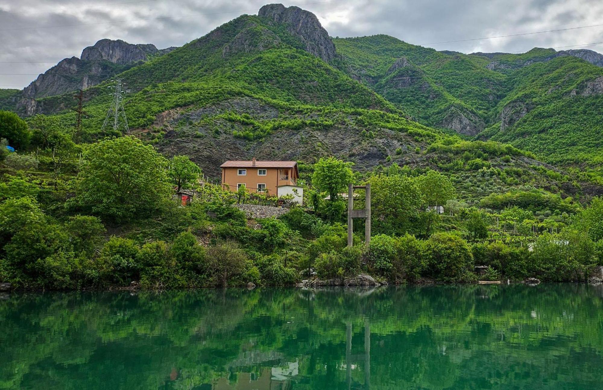 Koman_Lakeview_Apartments Shkoder Luaran gambar