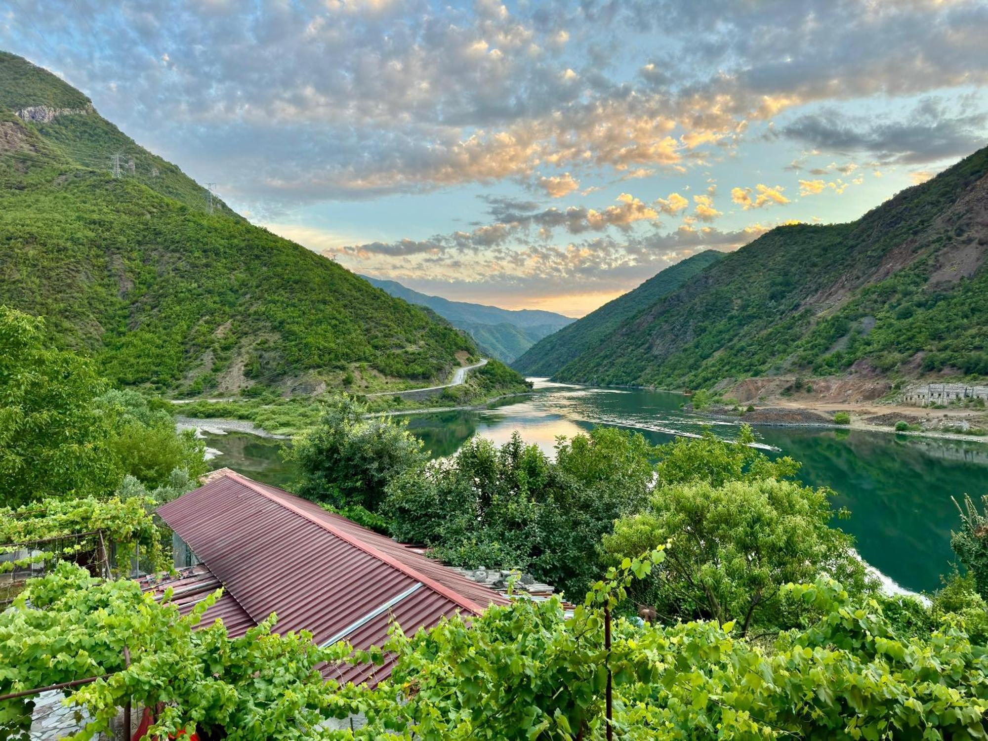 Koman_Lakeview_Apartments Shkoder Luaran gambar